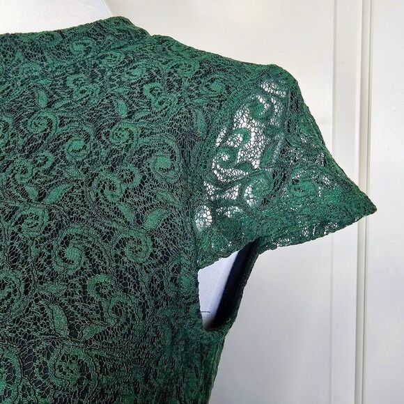Romeo & Juliet Couture • Green Lace Open Back Dress Size M - Picture 4 of 8